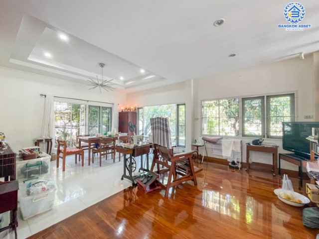 *****บ้านเดี่ยวหลังใหญ่โซนเมือง ม.เสนานิคม พหลโยธิน บนเนื้อที่กว่า 203 ตร.ว. ฟังก์ชันครบจัดเต็ม 3 ห้องนอน 3 ห้องน้ำ จอดรถ 3 คัน บ้านสวยพร้อมอยู่ แถมฟรี! เครื่องปรับอากาศ 4 เครื่อง บนทำเลที่ดี เดินทางสะดวก ใกล้เซ็นทรัลลาดพร้าว และทางด่วนรามอินทรา พร้อมราคาสุดพิเศษ!